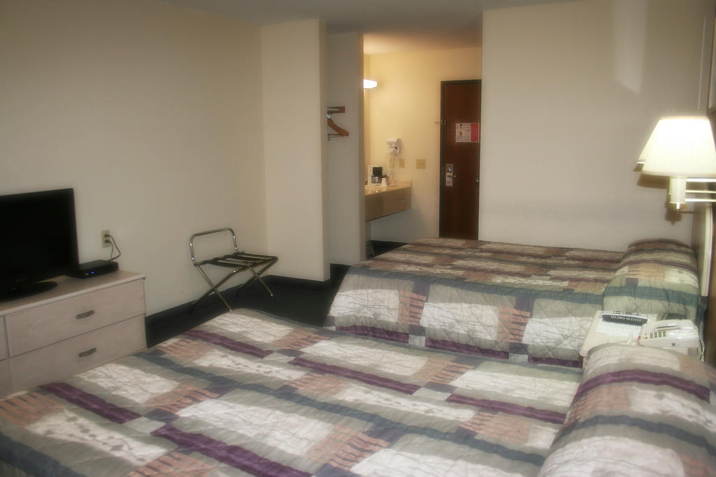 Super 8 Anna Motel Room photo
